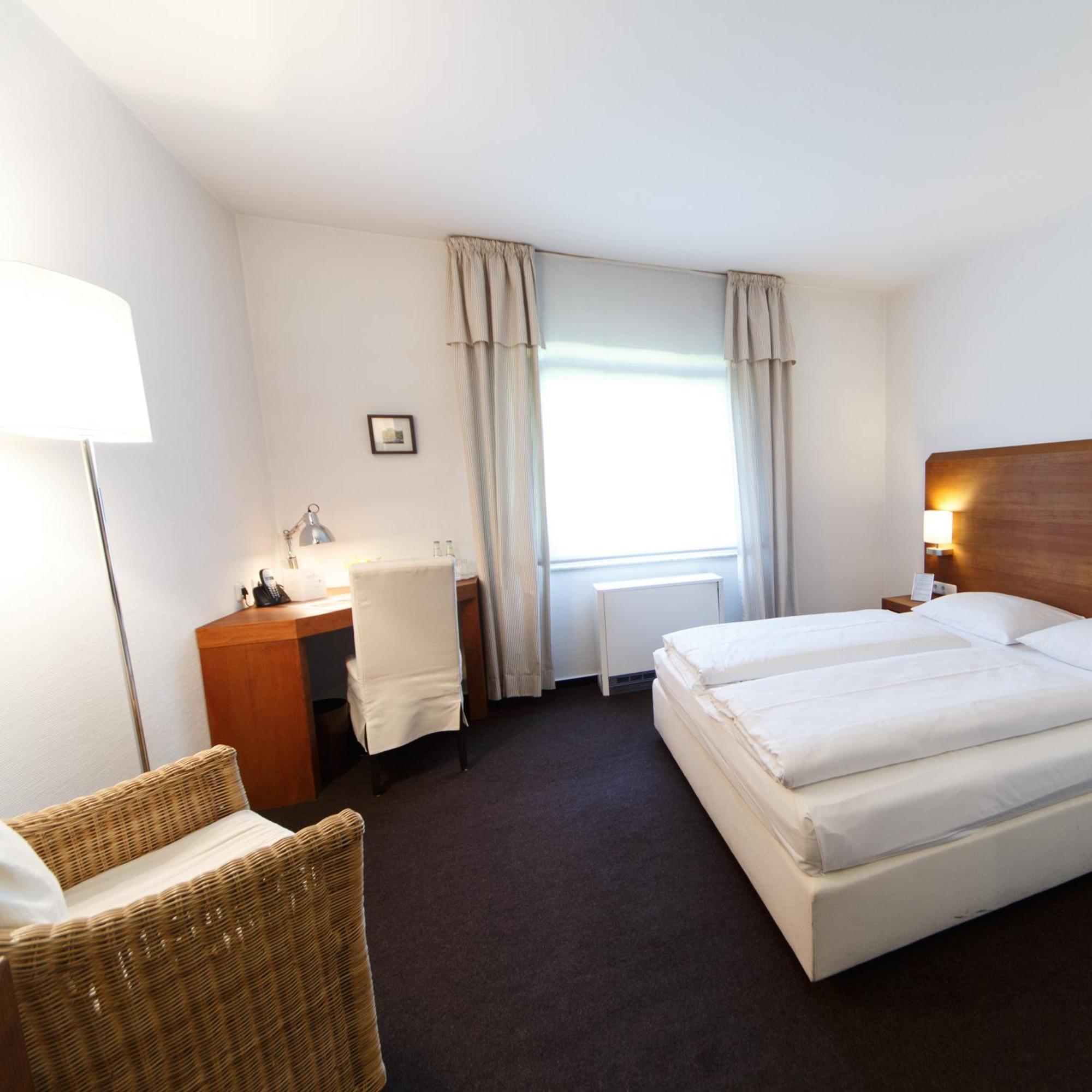 Seehotel Ketsch Schwetzingen Bilik gambar